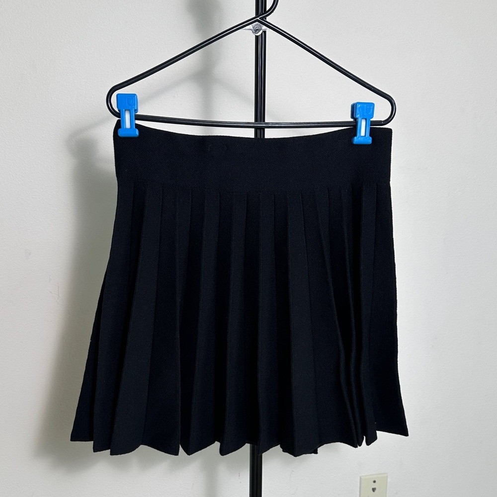 Classic Black Pleated Skirt​